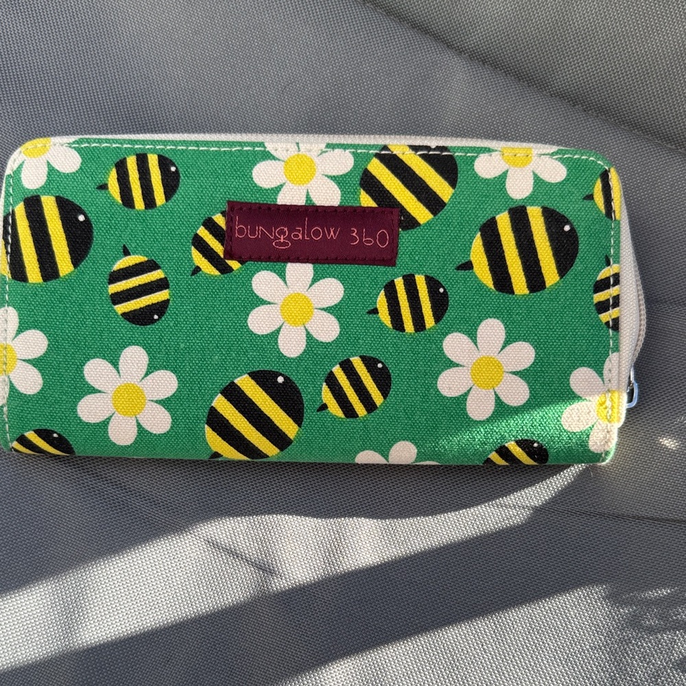 Bungalow 360 Green Bee and Daisy Kids Wallet